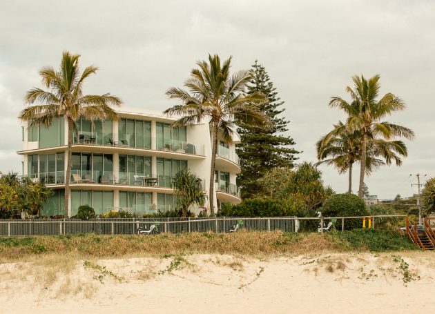 Waves 203 on Currumbin
