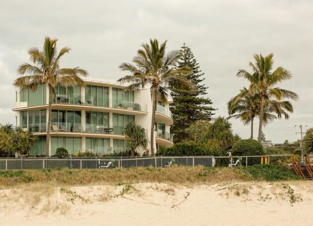 Waves 203 on Currumbin Beach