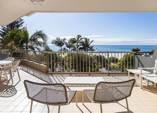 The Rocks Resort 3C  Currumbin Beach views